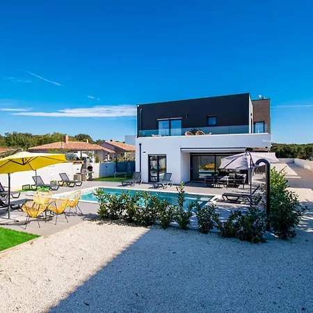 Elite 1 & 2 With Two Pools *