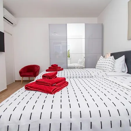 Villa Elite 1 & 2 With Two Pools Pola