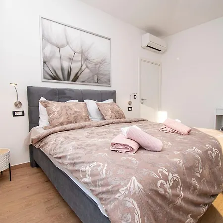 Elite 1 & 2 With Two Heated Pools - By Istrabook Villa *