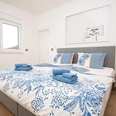 Elite 1 & 2 With Two Pools * Pola