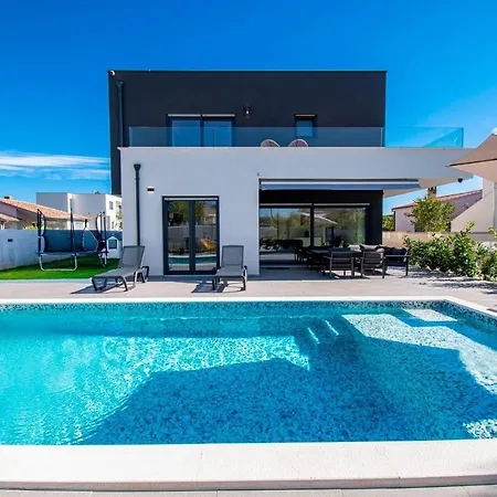 Elite 1 & 2 With Two Heated Pools - By Istrabook *