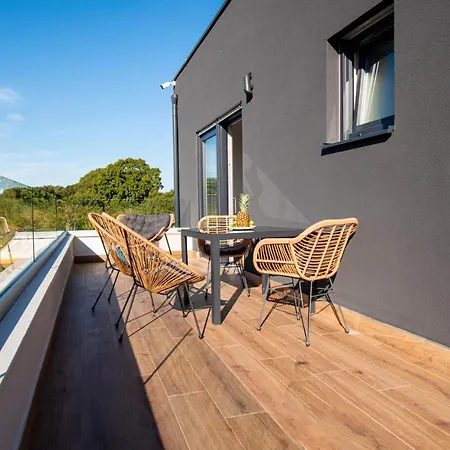 Elite 1 & 2 With Two Heated Pools - By Istrabook Villa Pula